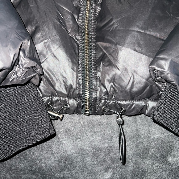 Ugg Izzie Puffer Jacket in Black Size Small - Picture 11 of 15